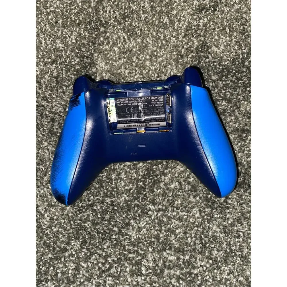 Wireless Controller for Xbox One -Blue-Model 1708 NO BATTERY COVER Powers On!!